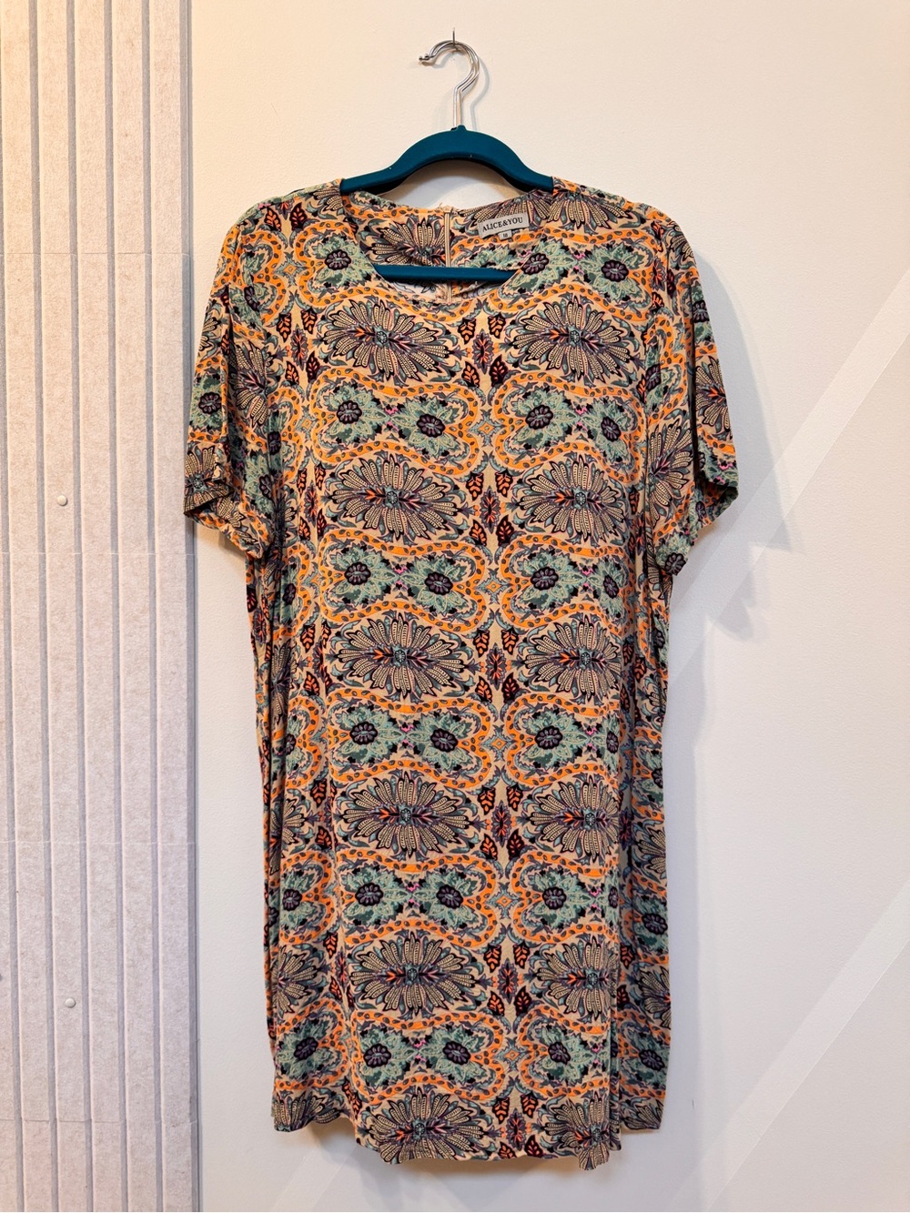 Patterned Short Sleeve Shift Dress - Multicolor